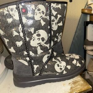 I ❤️ UGG Gray/Silver With White Skulls Sequin Boots